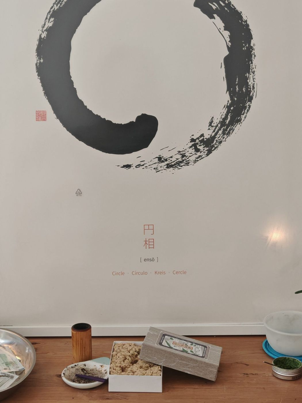 Matériel d'acupuncture et de pharmacopée chinoise au cabinet de la place Sébastopol